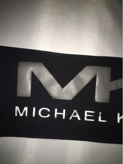 SEML003設計無縫熱帖款式  自訂反光效果無縫熱帖款式 熱壓印花技術  激光切割  訂製無縫熱帖logo款式  無縫熱帖製造商 側面照